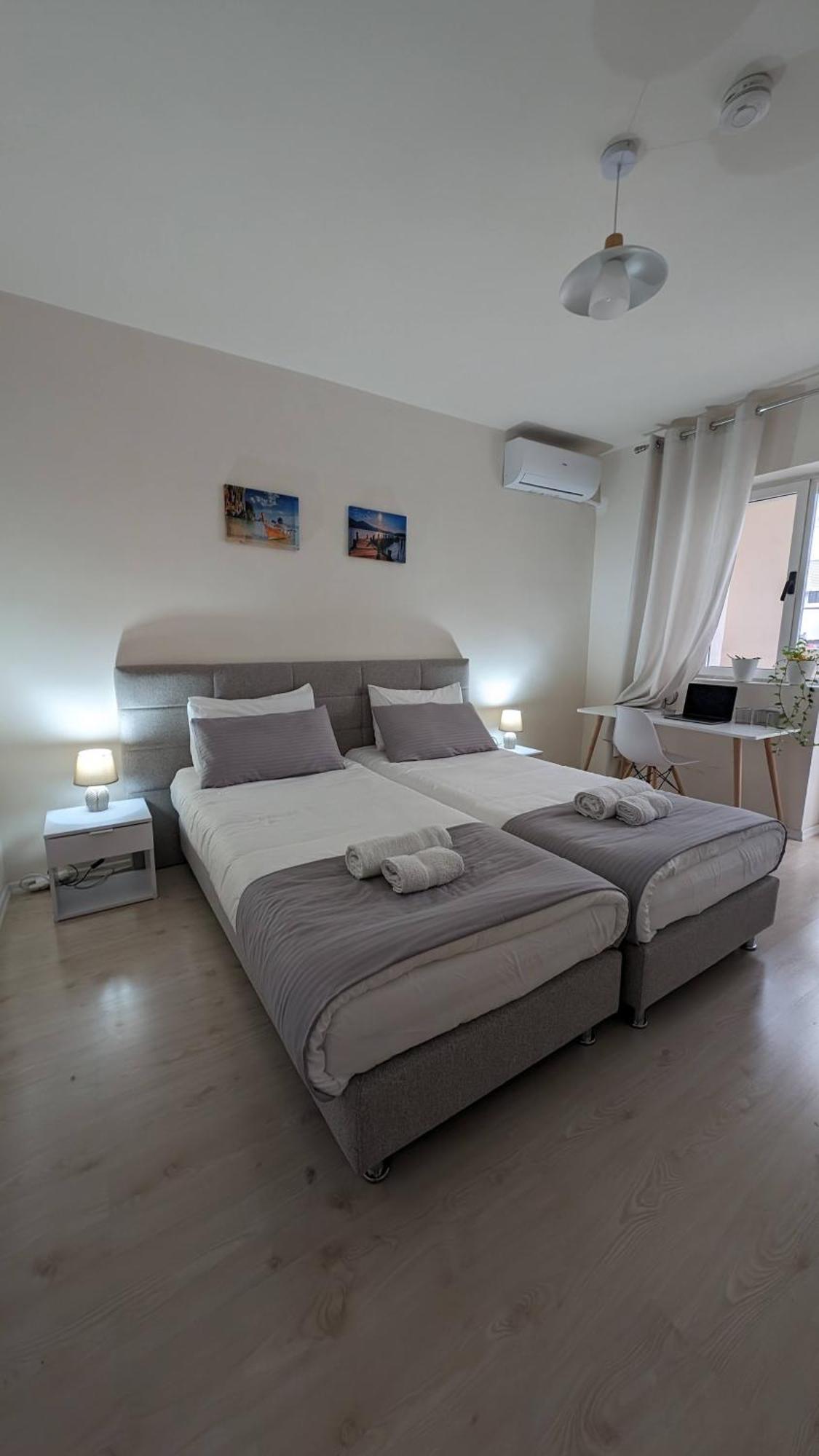 Modern Cozy Apartment 10 Min Walk To Skanderbeg Square Tirana Exterior photo
