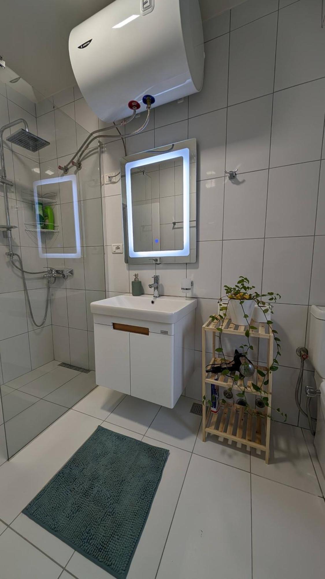 Modern Cozy Apartment 10 Min Walk To Skanderbeg Square Tirana Exterior photo