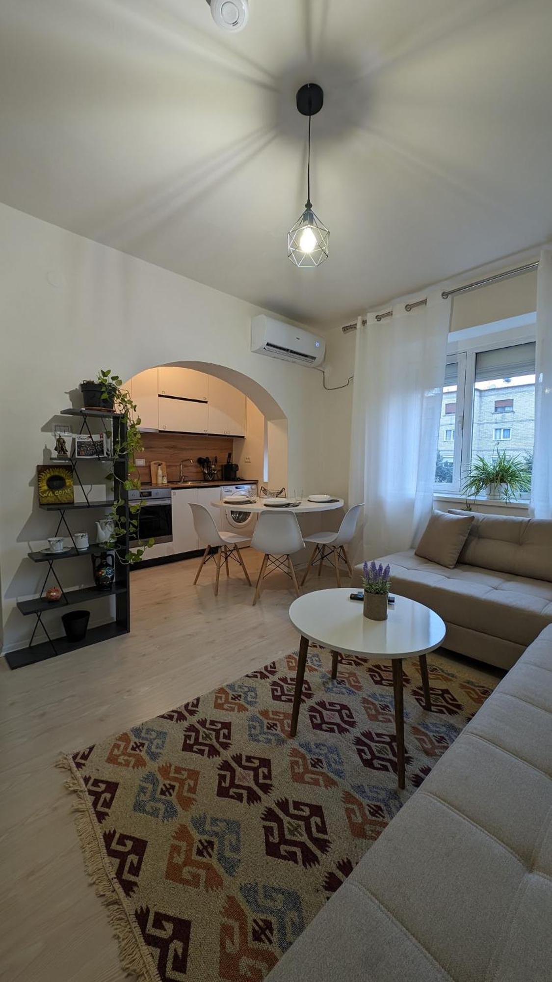 Modern Cozy Apartment 10 Min Walk To Skanderbeg Square Tirana Exterior photo