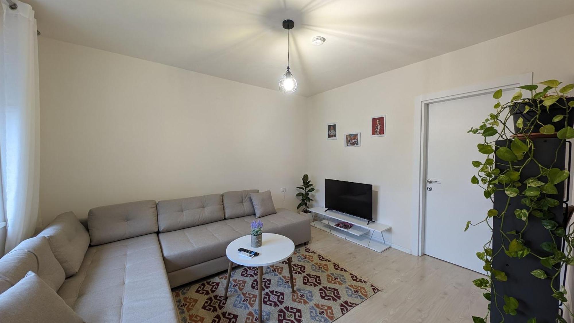 Modern Cozy Apartment 10 Min Walk To Skanderbeg Square Tirana Exterior photo